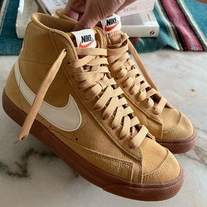 Nike Women’s Blazer Mid 77 suede Twin/gum color (Size 8)